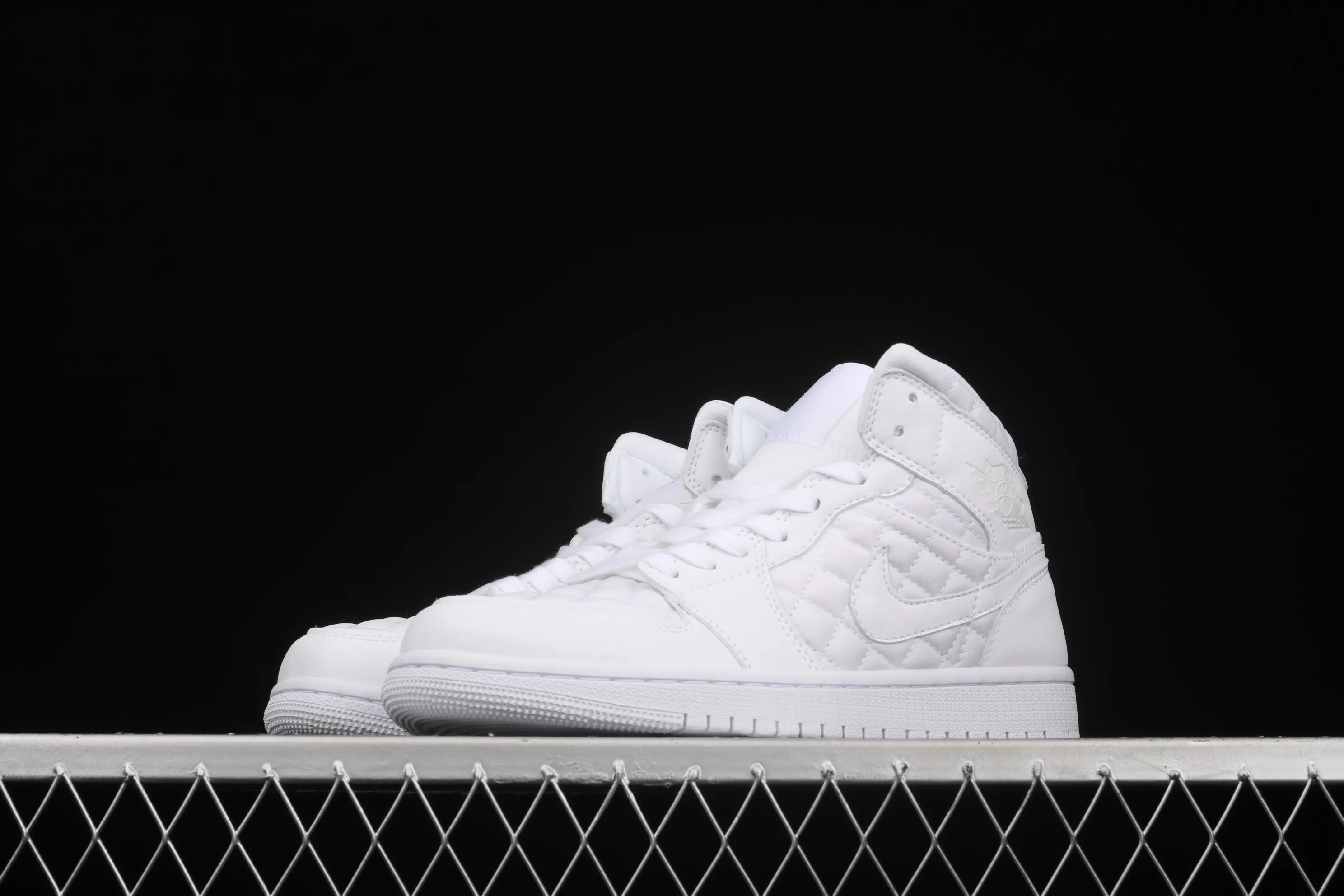 All Categories Air Jordan Jordan Series Basketball Shoes Air Jordan 1 Mid Air Jordan 1 Mid "Quilted White" AJ1 Joe 1 White Diamond "Little Chanel" Mid-top Versatile Casual Sports Shoes DB6078-100